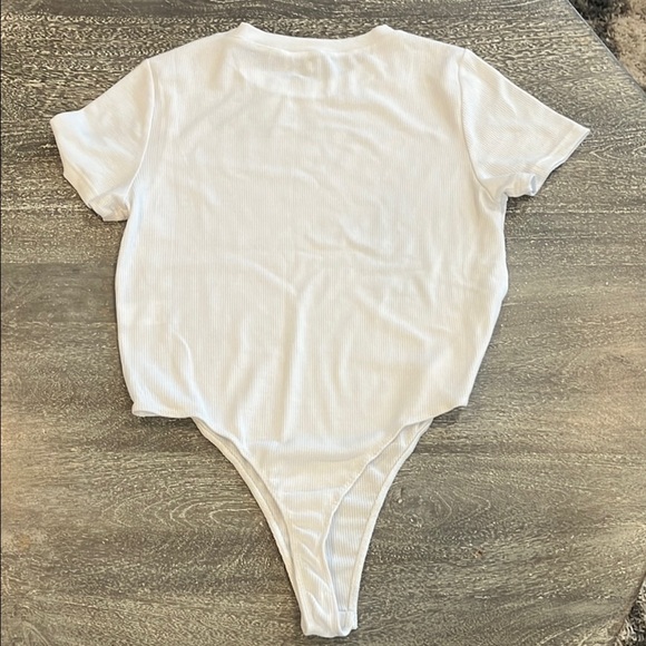 WeWoreWhat White Medium Shortsleeve Bodysuit - Picture 6 of 9